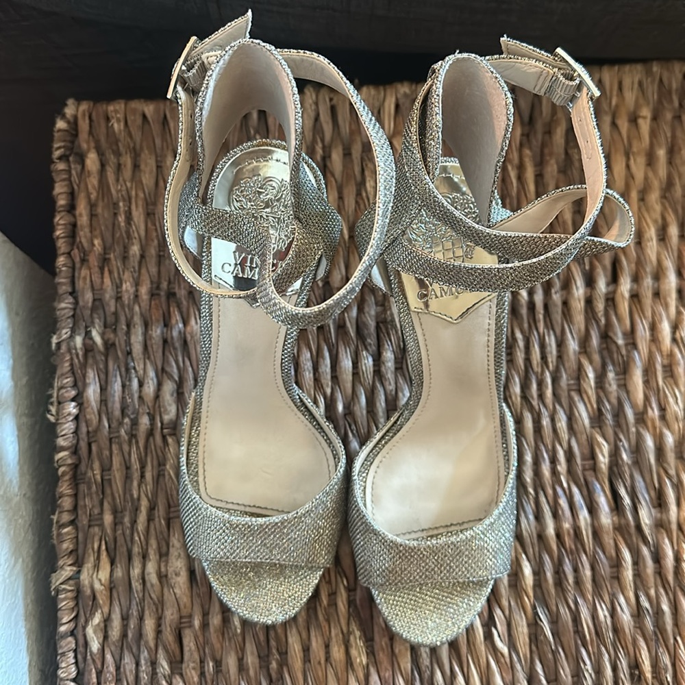 Vince Camuto Women’s Faunora dress sandals, size 8 gold/silver